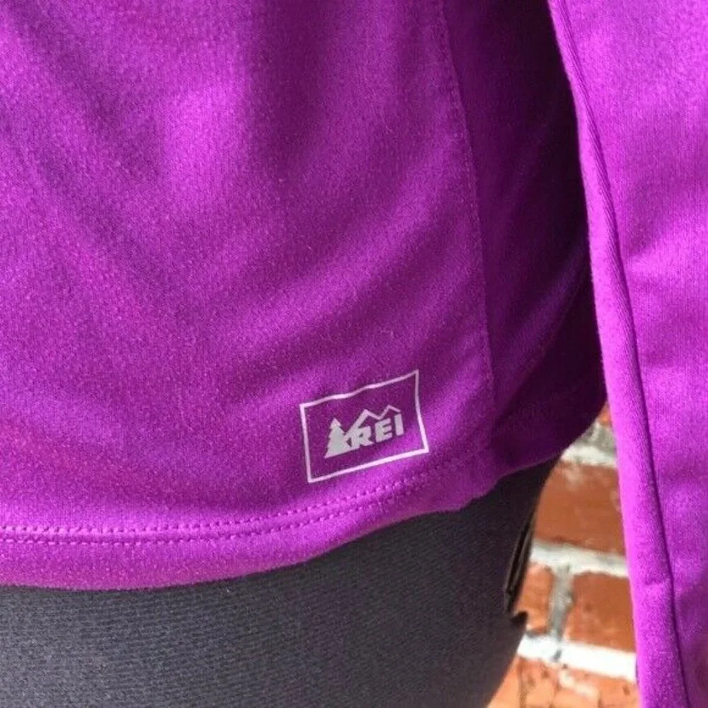 REI Long-Sleeve Athletic Top Lightweight Base Layer Breathable V-Neck Sz. XXS